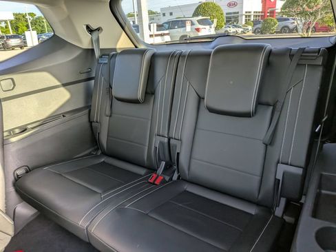 Certified 2023 Volkswagen Atlas SE w/ Panoramic Sunroof Package FWD image 15