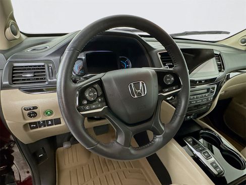 Used 2022 Honda Pilot Touring image 9