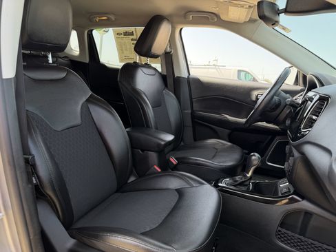 Used 2019 Jeep Compass Latitude FWD image 27