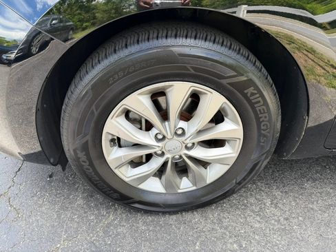 Used 2019 Kia Sedona LX FWD image 9