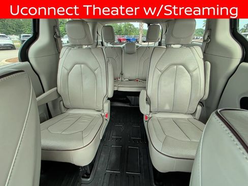 Used 2020 Chrysler Pacifica Limited w/ Tire & Wheel Group FWD image 13