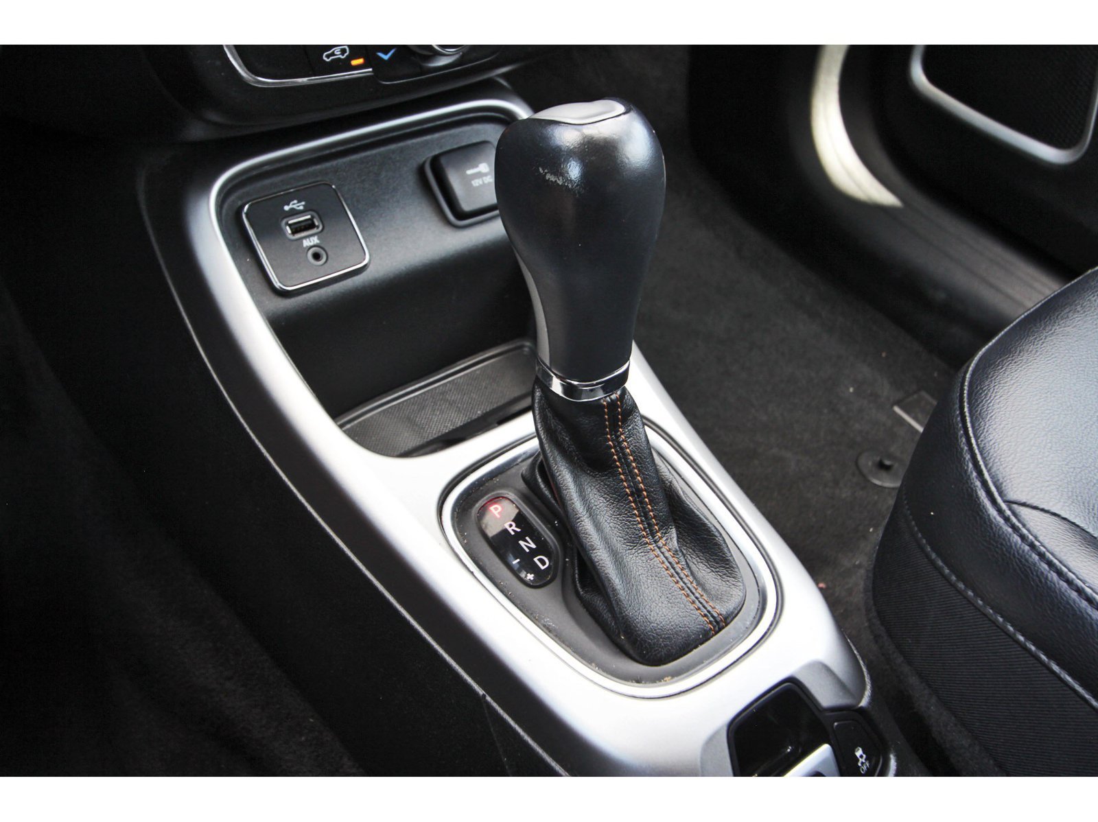 Used 2018 Jeep Compass Latitude w/ Popular Equipment Group FWD image 28