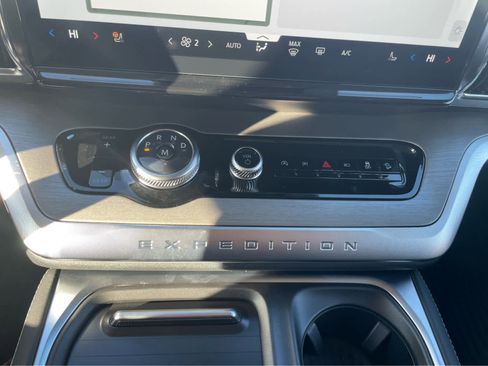 New 2025 Ford Expedition Max Platinum w/ Driver's Package image 25