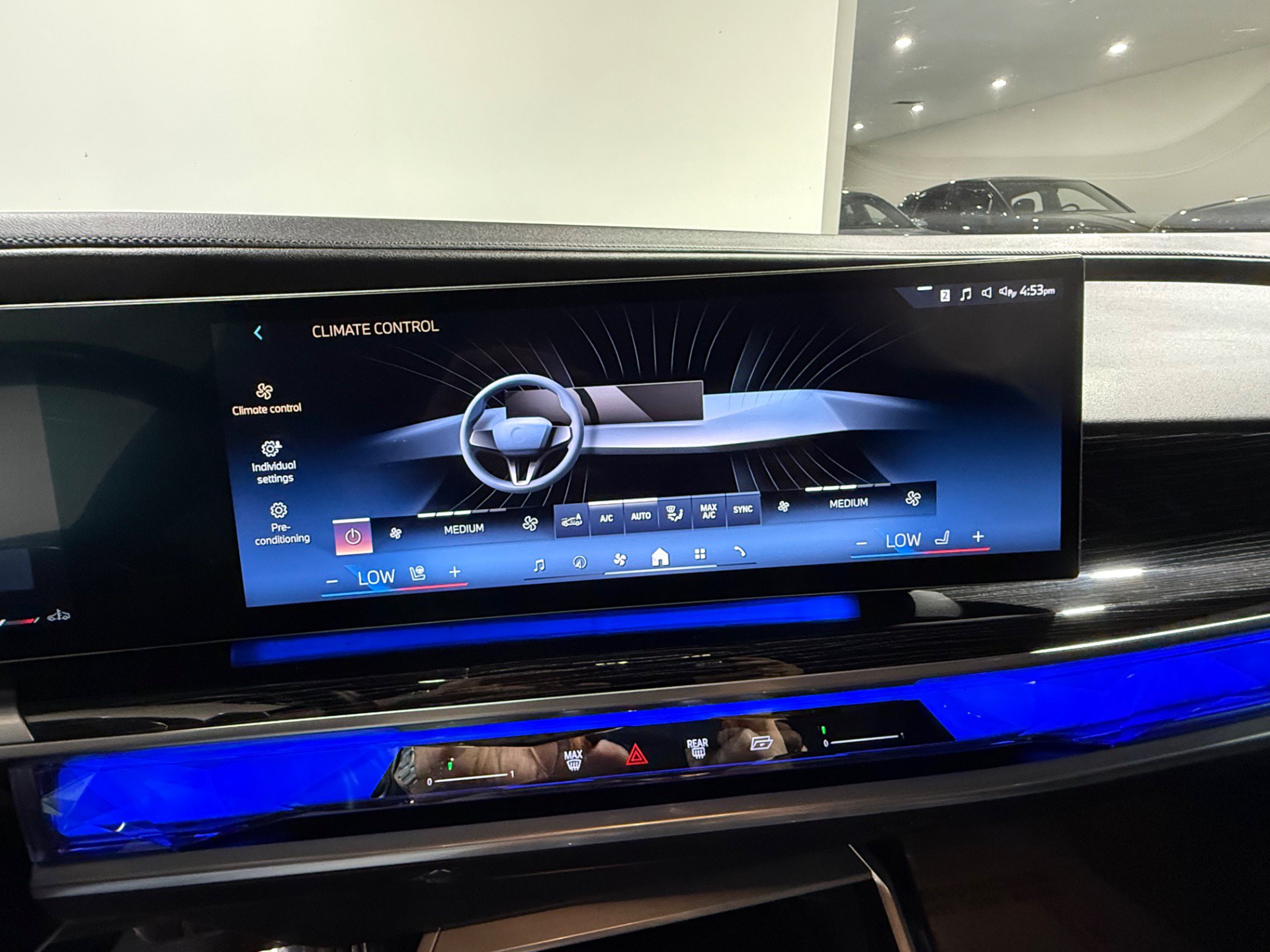 Used 2024 BMW 740i xDrive AWD/4WD image 42