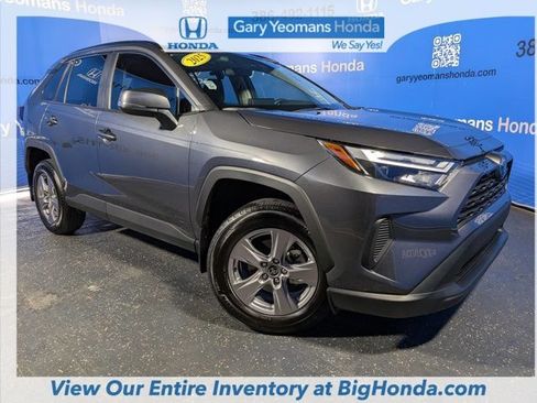 Used 2025 Toyota RAV4 XLE w/ Convenience Package FWD image 4