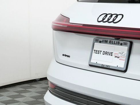Used 2023 Audi e-tron Chronos w/ Chronos Package AWD/4WD image 39