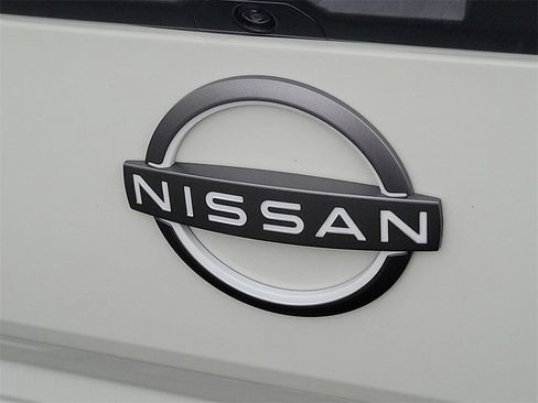 Used 2025 Nissan Frontier SV image 30