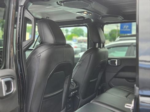 Used 2023 Jeep Wrangler Unlimited Sahara w/ Cold Weather Group AWD/4WD image 8