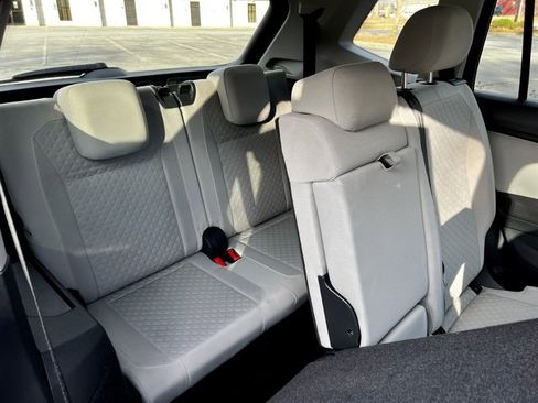 Used 2020 Volkswagen Tiguan S image 28