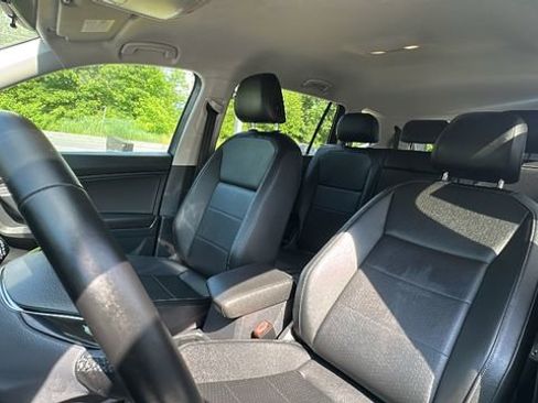 Used 2018 Volkswagen Tiguan SE w/ 3rd Row Seat Package AWD/4WD image 19
