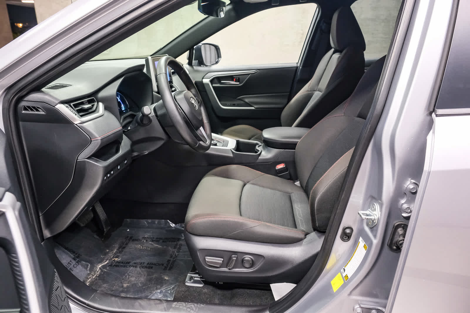 Used 2024 Toyota RAV4 SE w/ Weather & Moonroof Package AWD/4WD image 22