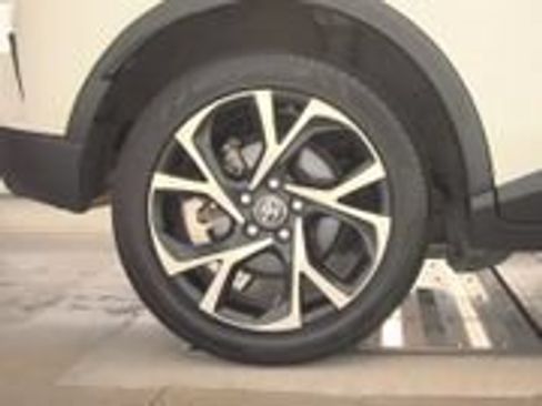 Used 2020 Toyota C-HR XLE FWD image 19