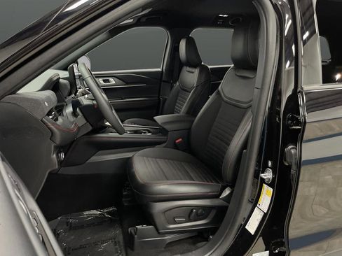 Used 2025 Ford Explorer ST-Line image 4