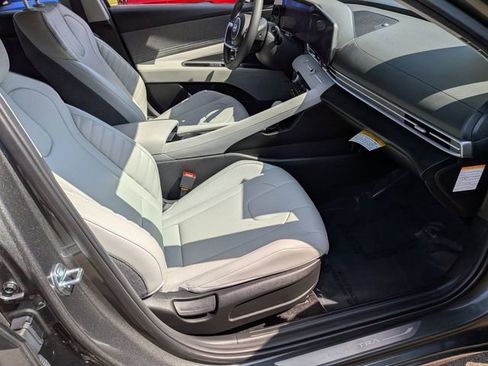 Used 2025 Hyundai Elantra Limited FWD image 35