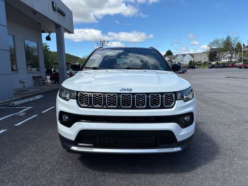 Certified 2025 Jeep Compass Limited AWD/4WD image 4