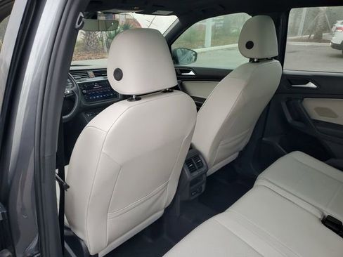 Certified 2021 Volkswagen Tiguan SE R-Line image 9