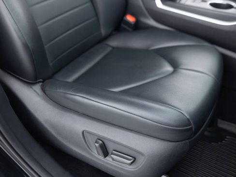 Used 2021 Toyota Highlander XLE AWD/4WD image 27