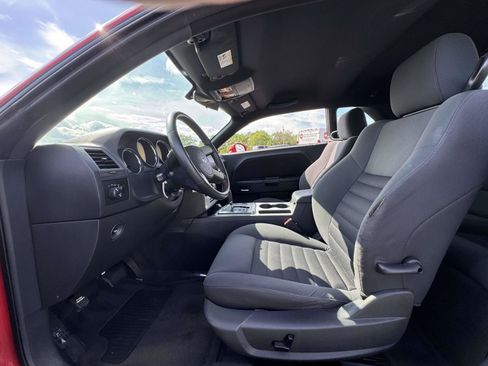 Used 2010 Dodge Challenger SE RWD image 19