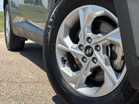 Used 2024 Hyundai Tucson SEL FWD image 2