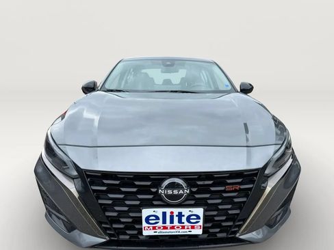 Used 2023 Nissan Altima 2.5 SR w/ SR Premium Package FWD image 2