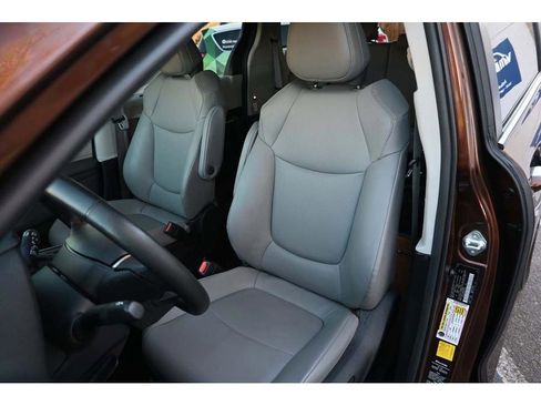 Used 2022 Toyota Sienna XLE image 13