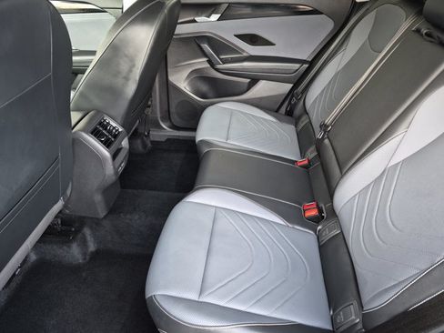 Used 2026 Volkswagen Tiguan SE FWD image 17