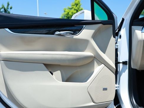 Used 2019 Cadillac XT5 FWD image 22