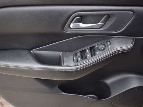 Used 2025 Nissan Rogue SV AWD/4WD image 21