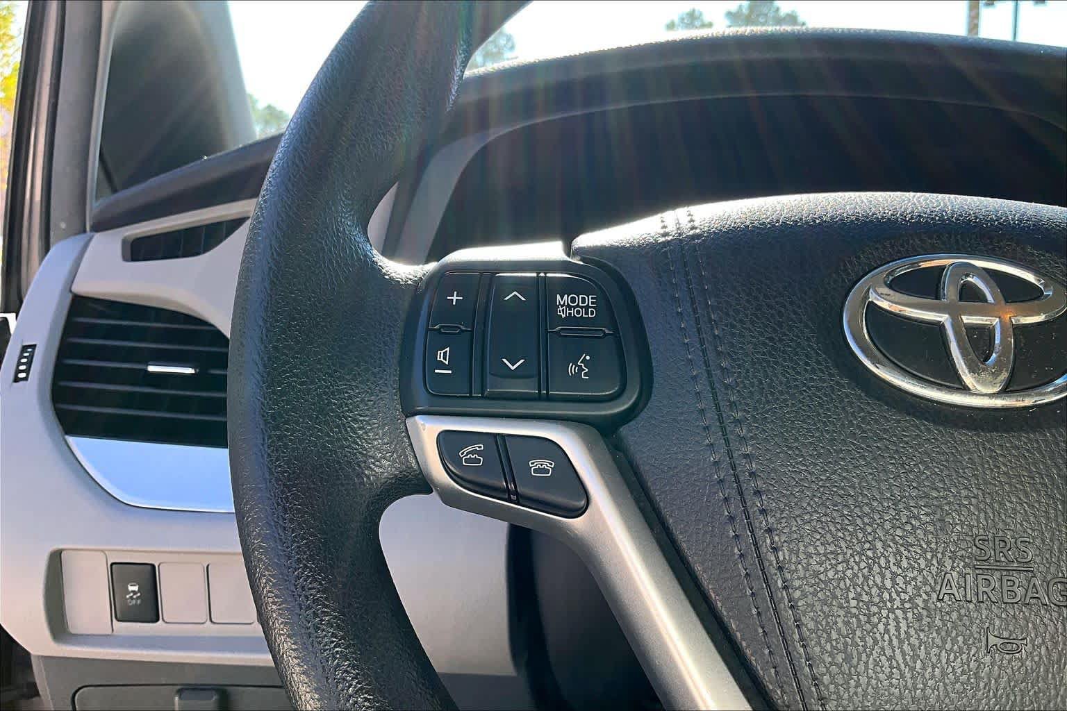 Used 2017 Toyota Sienna LE w/ Protection Package FWD image 20