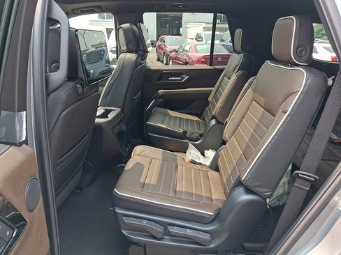 New 2026 GMC Yukon Denali Ultimate AWD/4WD image 7