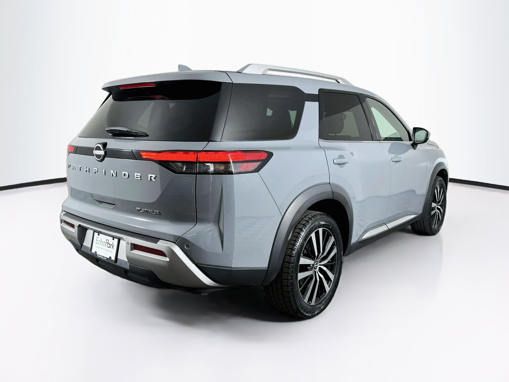 Used 2023 Nissan Pathfinder Platinum w/ Cargo Package FWD image 9