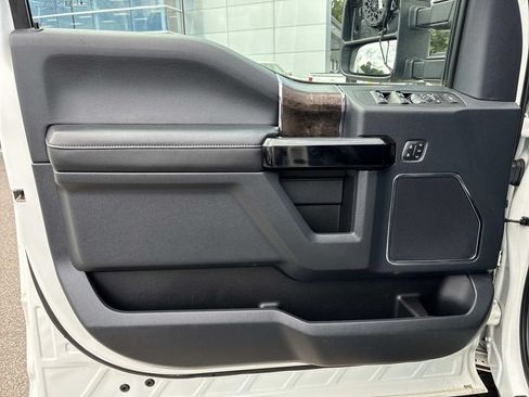 Used 2022 Ford F250 Lariat w/ Black Appearance Package AWD/4WD image 22
