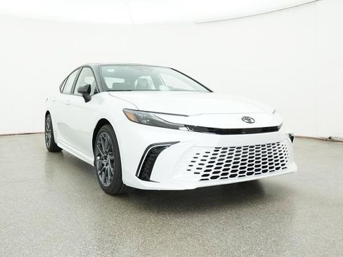 Used 2025 Toyota Camry XSE image 15