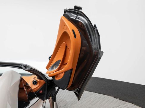 Used 2018 McLaren 570S Spider image 36