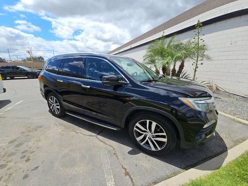 Used 2018 Honda Pilot Touring image 2