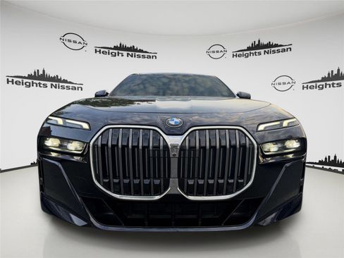 Used 2025 BMW 740i xDrive AWD/4WD image 8