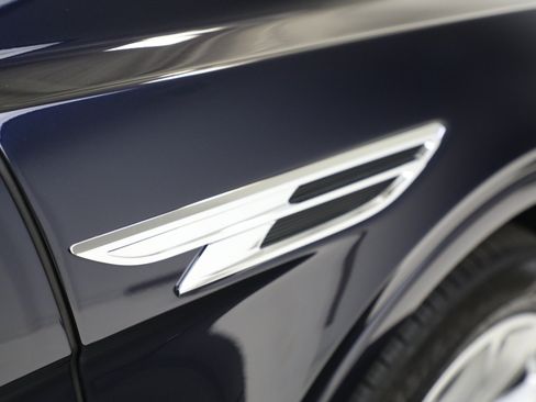 Used 2024 Bentley Bentayga Extended Wheelbase AWD/4WD image 42