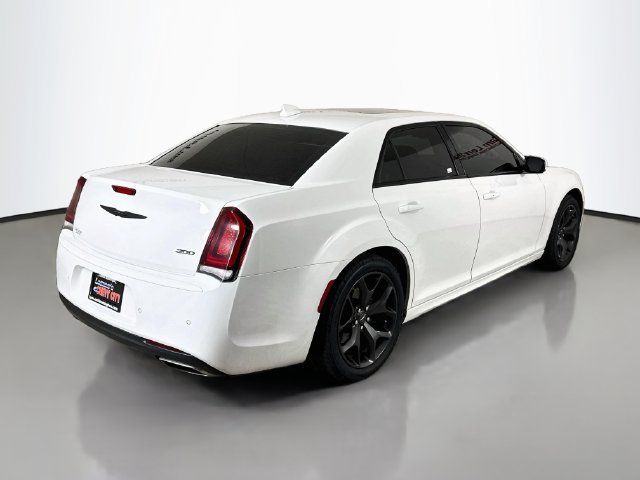 Used 2022 Chrysler 300 Touring L w/ Popular Equipment Group RWD image 7