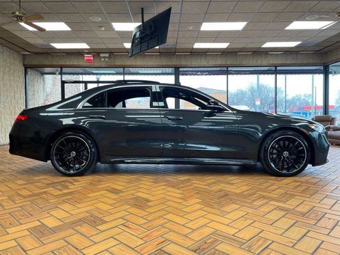 Used 2022 Mercedes-Benz S 500 4MATIC w/ AMG Line Package image 12