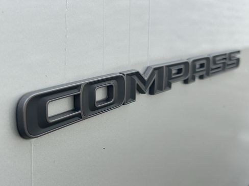 Used 2025 Jeep Compass Trailhawk AWD/4WD image 8