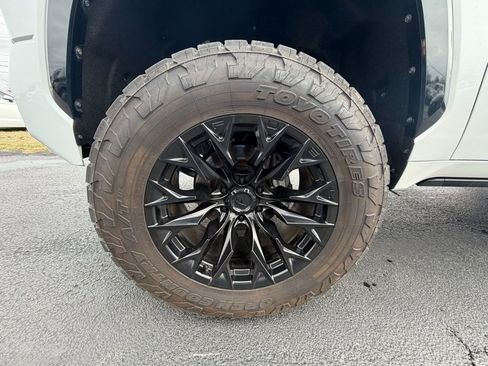 Used 2022 Toyota Tundra Platinum w/ Advanced Package image 9