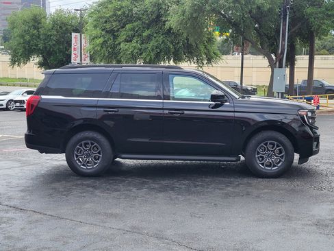 Certified 2025 Ford Expedition Active RWD image 2