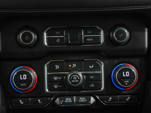 Used 2023 Chevrolet Tahoe Z71 w/ Luxury Package image 21