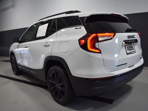 Used 2022 GMC Terrain SLE w/ Driver Convenience Package image 3