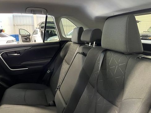 Used 2022 Toyota RAV4 XLE AWD/4WD image 18