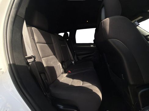 Used 2020 Jeep Grand Cherokee Laredo RWD image 16