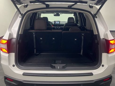 Used 2025 Honda Pilot Elite image 8
