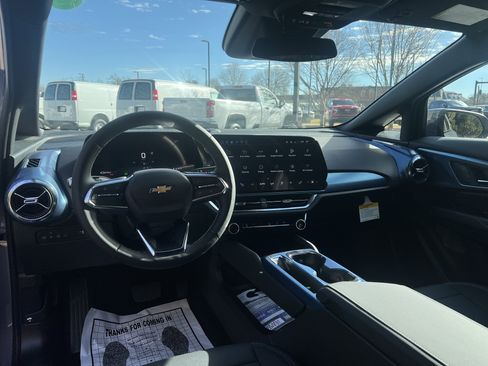 New 2026 Chevrolet Equinox EV LT AWD/4WD image 32