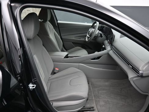 Used 2023 Hyundai Elantra SEL w/ Convenience Package image 24