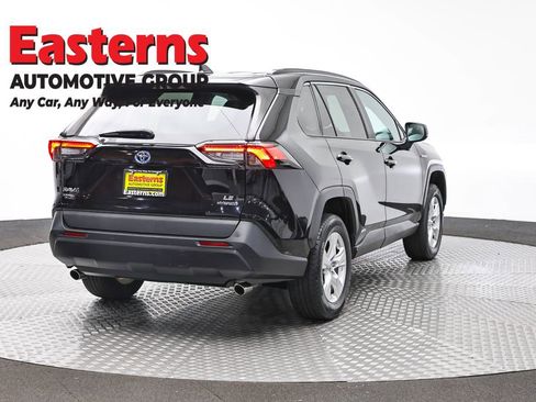 Used 2020 Toyota RAV4 LE AWD/4WD image 5